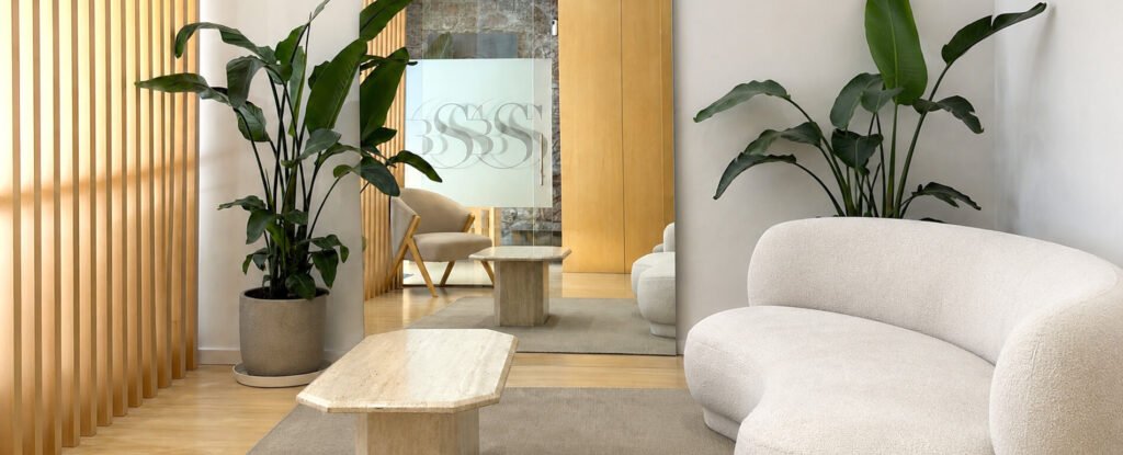 Sala de espera de la clínica en el barrio de Gros, Donostia-San Sebastián